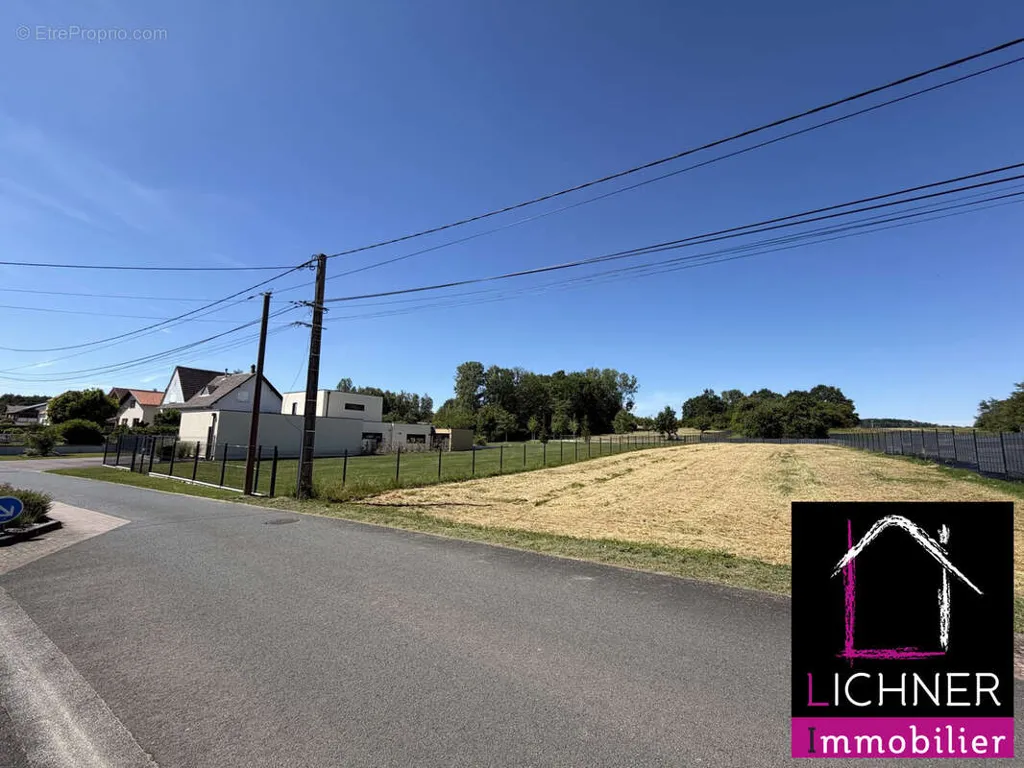 Aed - Buildable Plot with 21m Façade in Siltzheim