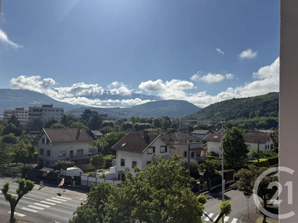 Balcon - Appartement 3 Pièces avec Vue Dégagée à Échirolles