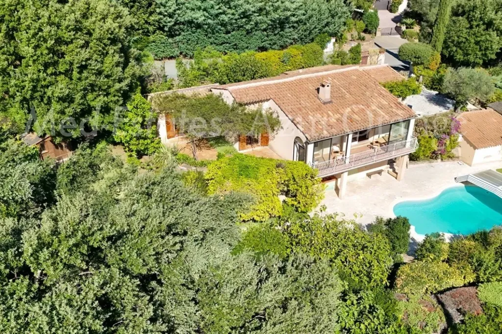 Vue aérienne - Villa Luxueuse avec Vue Mer à Grimaud