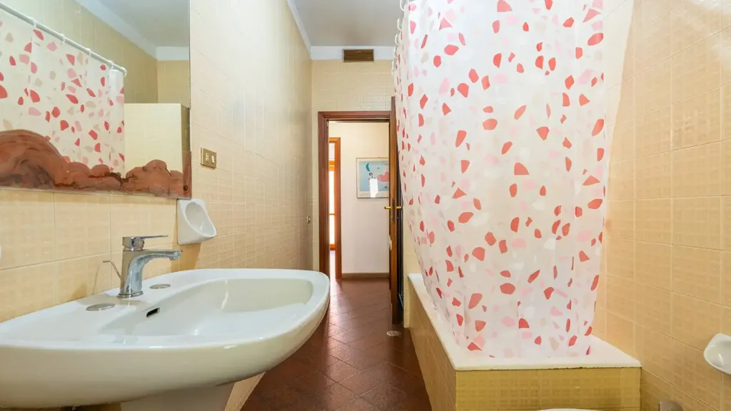 Salles de bain - Quadrilocale with Balcony in Cagliari
