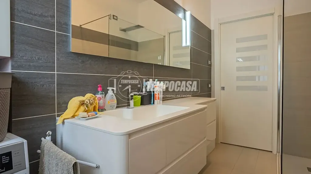 Salles de bain - Renovated Apartment with Pool in Sirmione