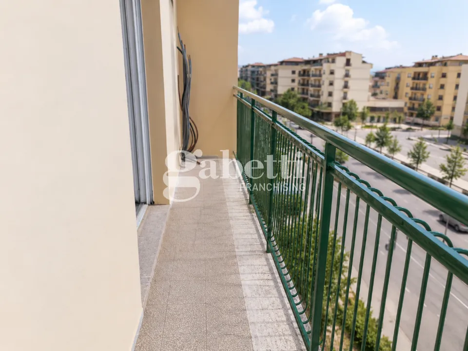 Rõdu - Fully Rented Trilocale with Balcony in Florence
