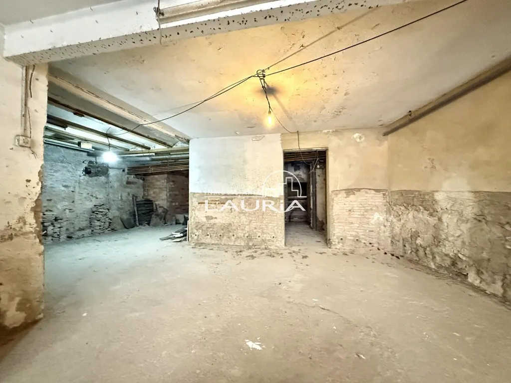 Toad - Commercial Premises with Patio in Valencia