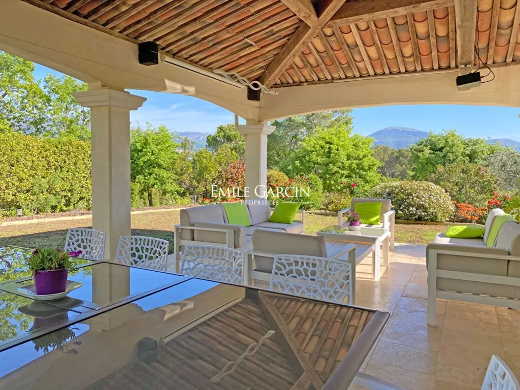 Terrasse - Maison avec Vue Panoramique à Valbonne