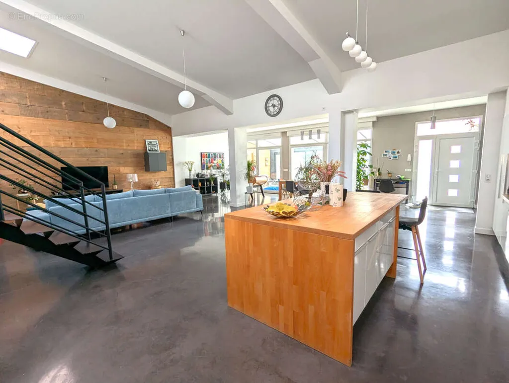Cucina - Fully-Fitted Ground Floor House with Terraces in Private Close