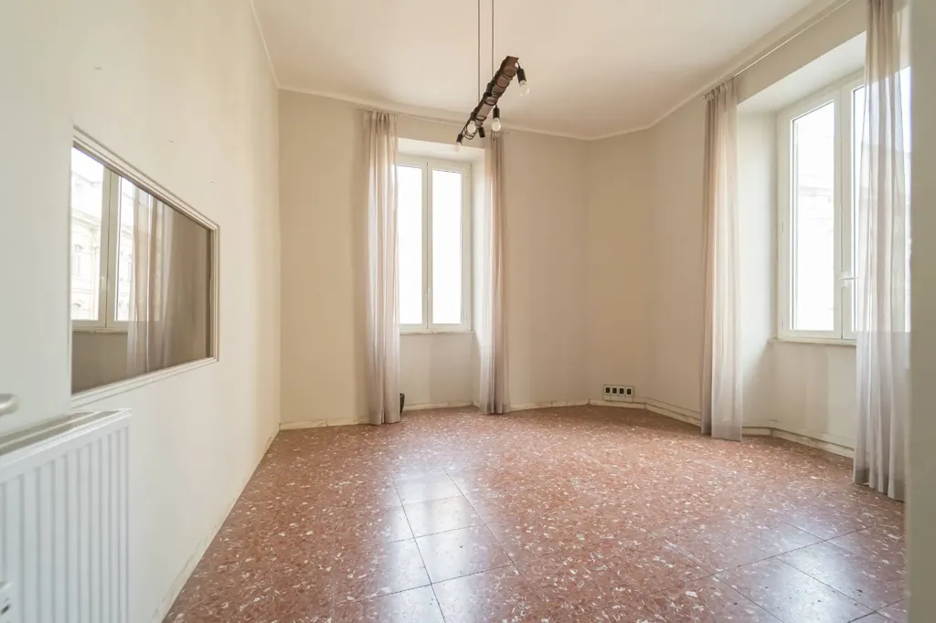 Toad - Triplex with Double Exposure in Ludovisi, Rome