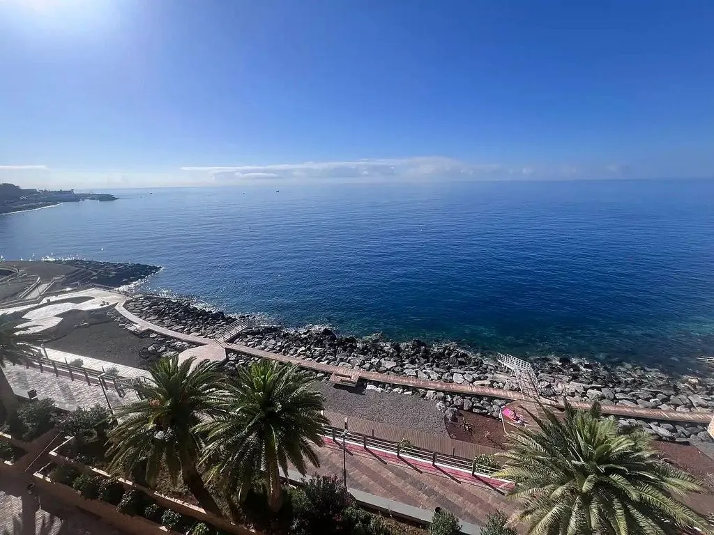 Seafront Apartment with Pool in Tabaiba