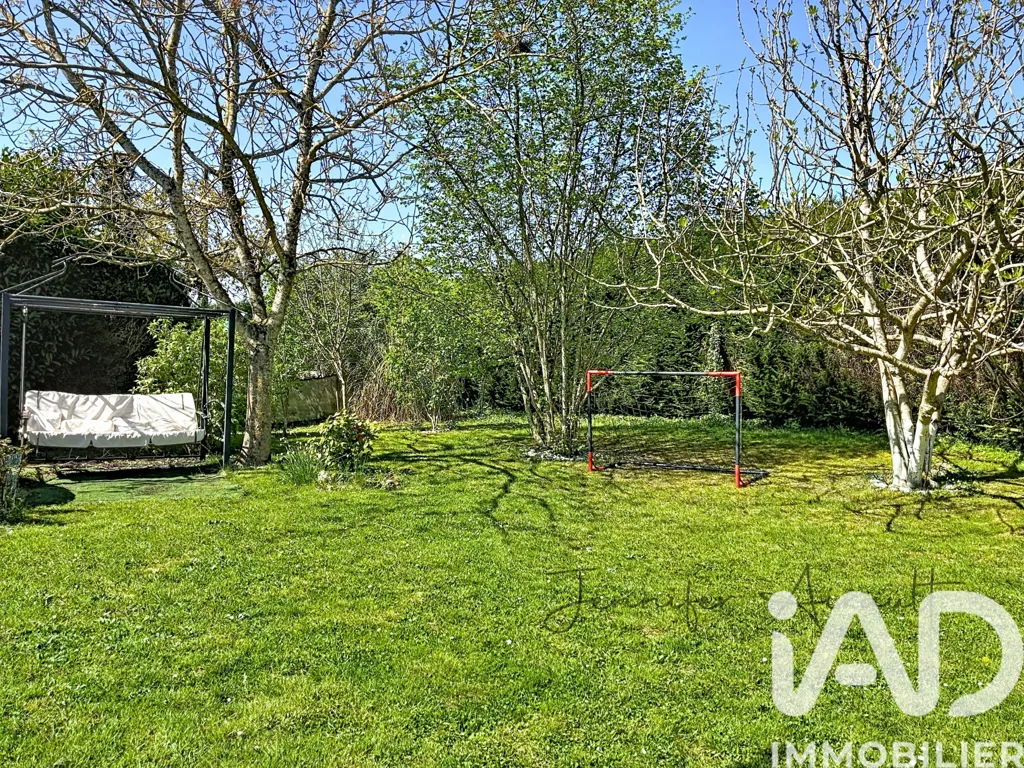 Jardin - Maison Traditionnelle avec Jardin à Montigny-Lencoup
