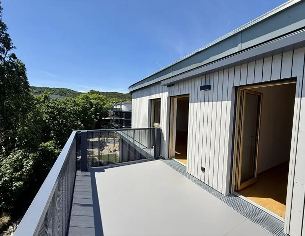 Balcon - Modern Townhouse with Balcony in Green District