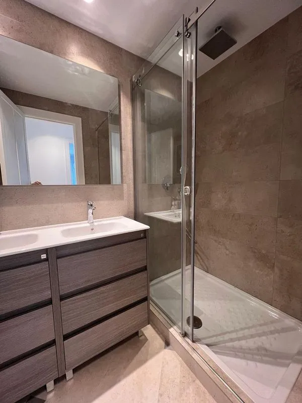 Bathrooms - Apartment with Terrace in Chamartín