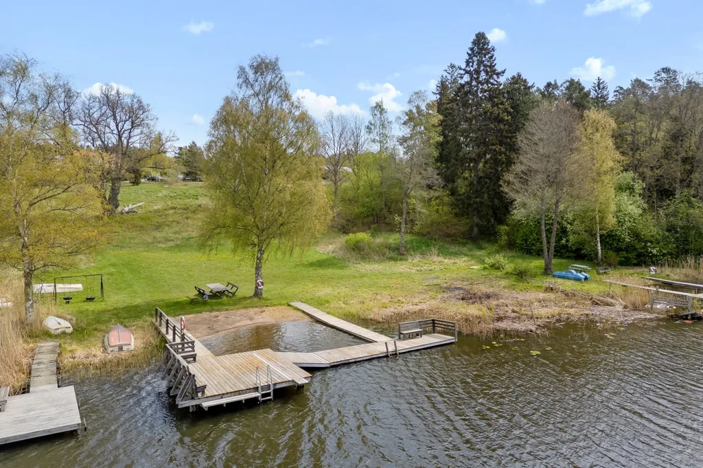 Aed - Waterfront Plot with Development Potential in Åkersberga