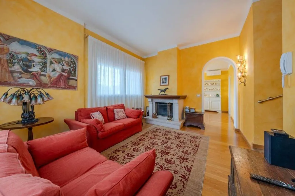Elutuba - Luxury Penthouse with 4-Directional Views in Conegliano