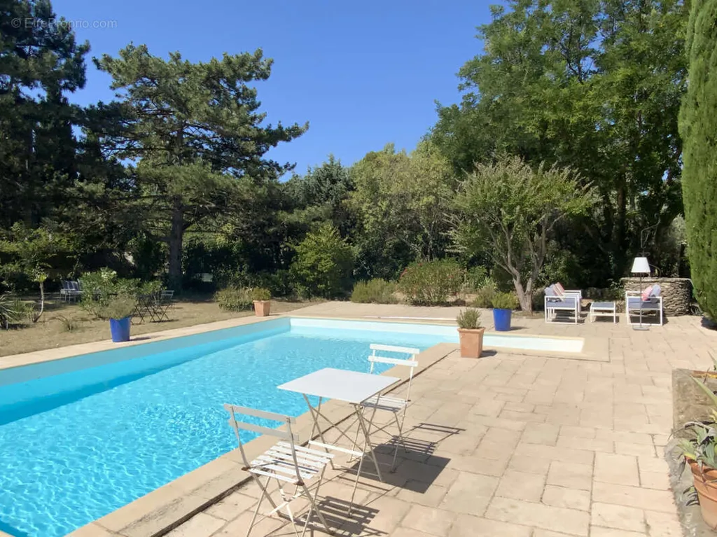 Piscine - Maison avec Piscine et Vue Jardin à Uzès