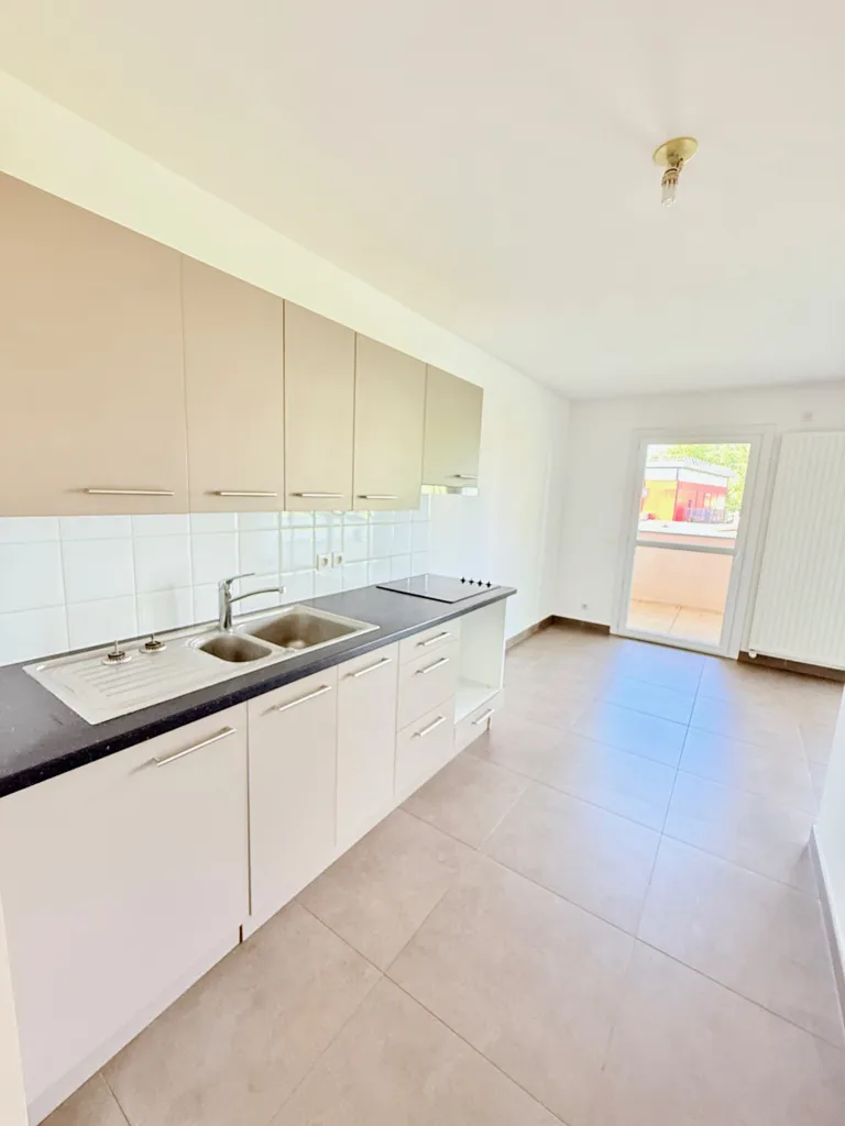 Cuisine - Appartement T3 avec Balcon et Garage à Ferney-Voltaire