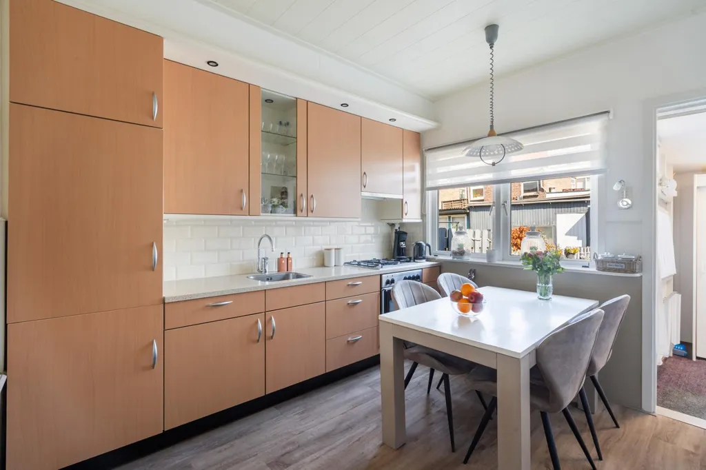 Cuisine - Family Home with Garden in Gouda