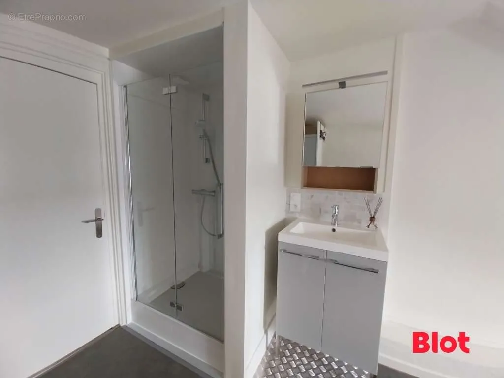 Bagni - Renovated 1-Bed Flat with South View in Rennes