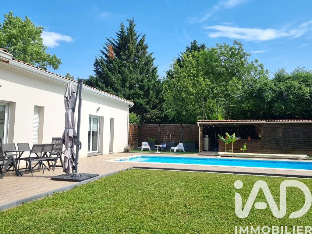 Piscine - Maison de Plain-Pied avec Piscine à Saint-Jean