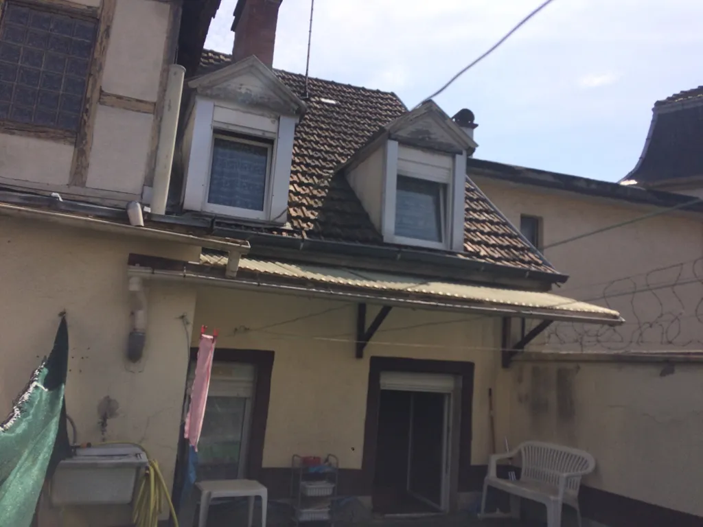 Aed - 10-Piece Building with Terrace in Mulhouse
