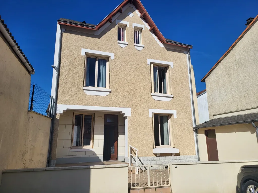 Extérieur - Maison de Caractère avec Terrasse à Airvault