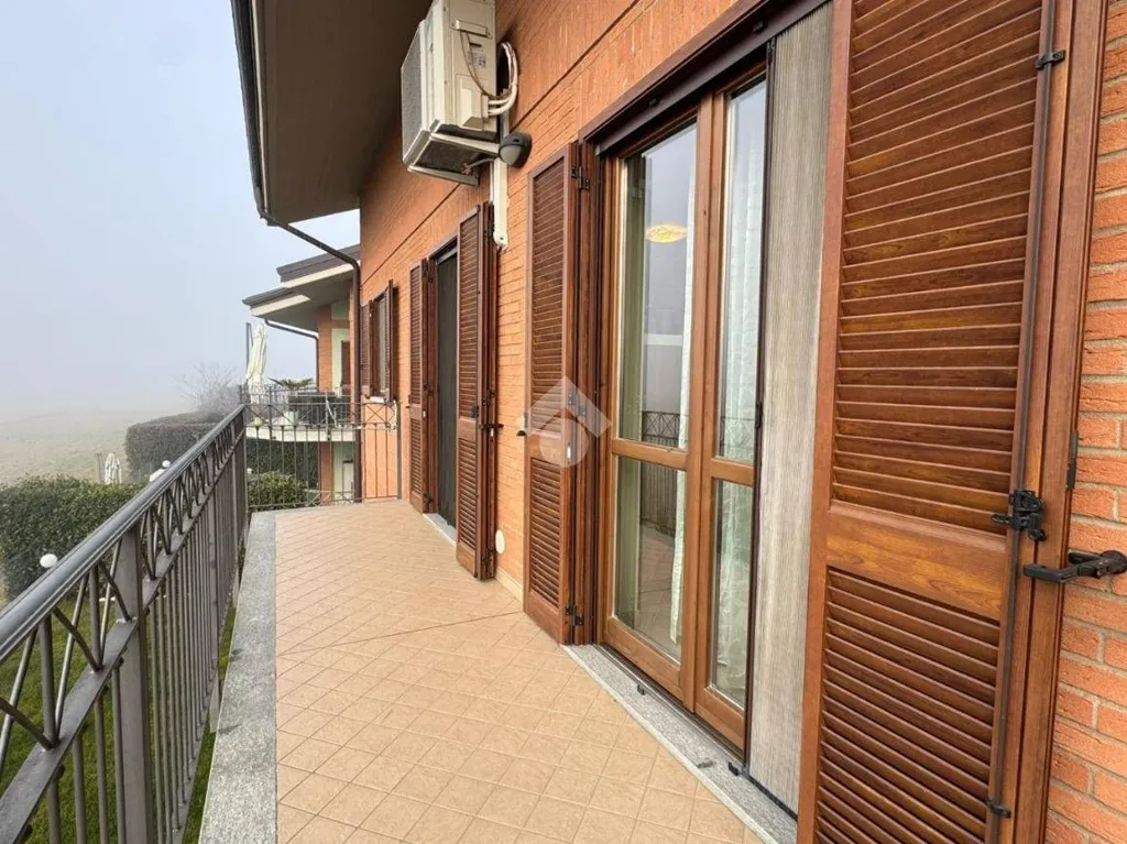 Rõdu - 5-Bedroom Apartment with Terrace in Rivalta di Torino
