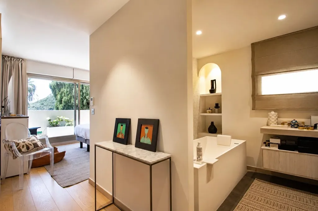 Bathrooms - Penthouse with Sea View in Èze Village