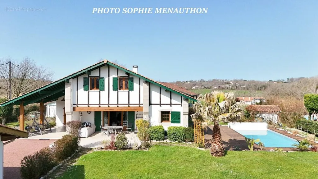 Extérieur - Maison Basque avec Piscine à Mouguerre