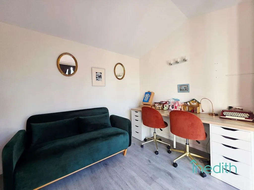 Bureau - Duplex Apartment with Pool in Central Castelldefels