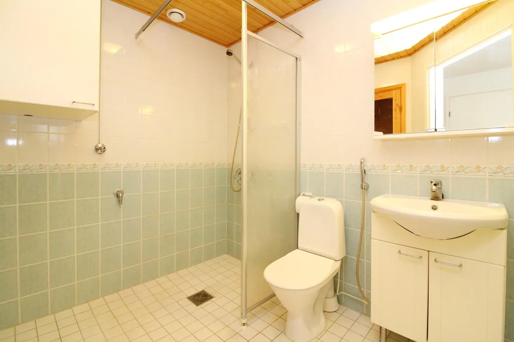 Salles de bain - Modern Studio with Balcony in Turku Centre
