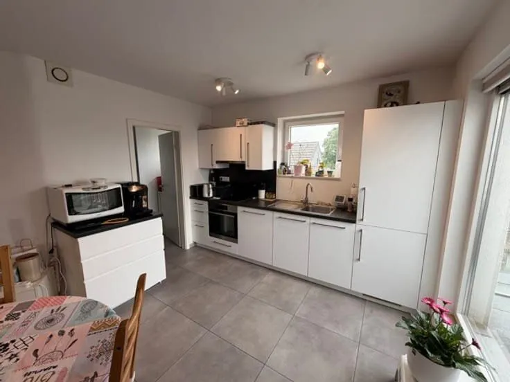 Cuisine - Appartement Moderne 2 Chambres avec Balcon à Oupeye