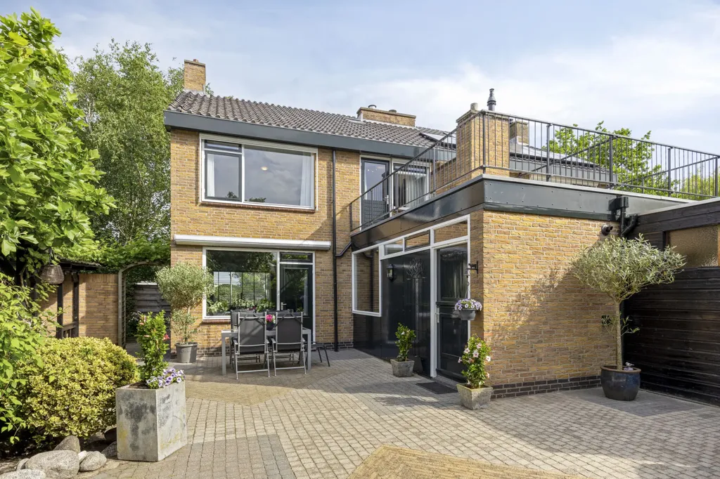 Terrass - Semi-Detached Home with Workshop in Honselersdijk