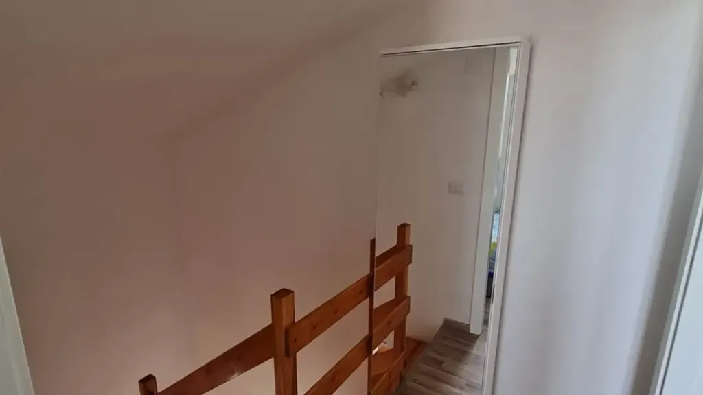 Rooms - Three-Bedroom Apartment with Balcony in Numana