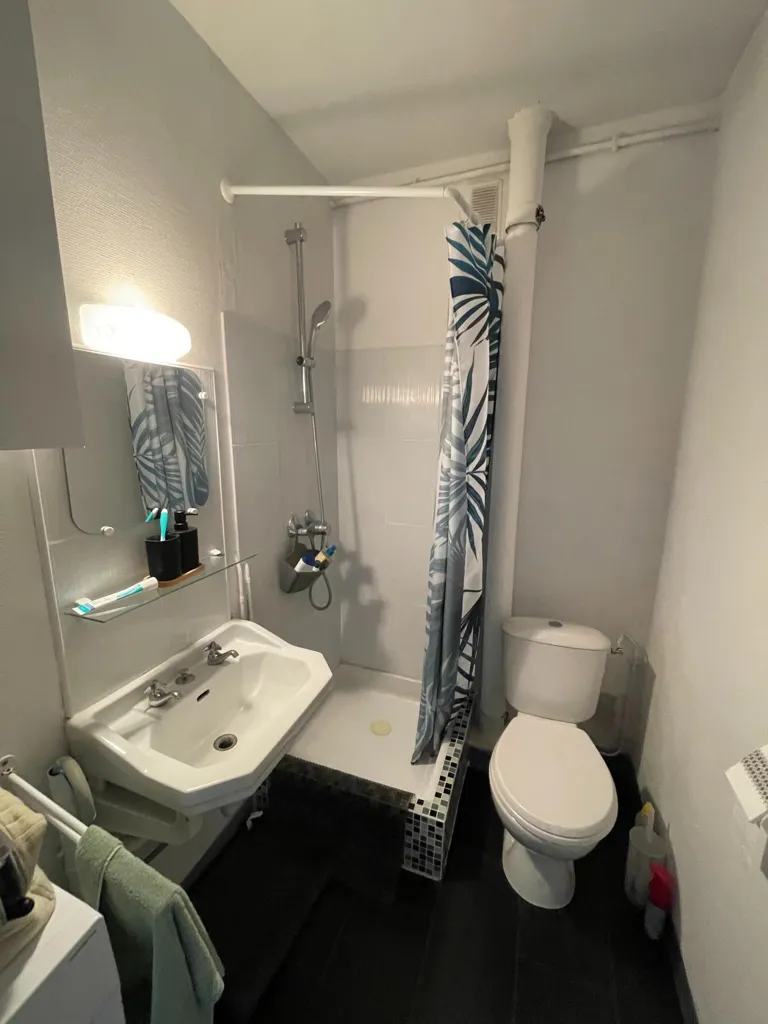 Vannitoad - Studio with Parking in Laval