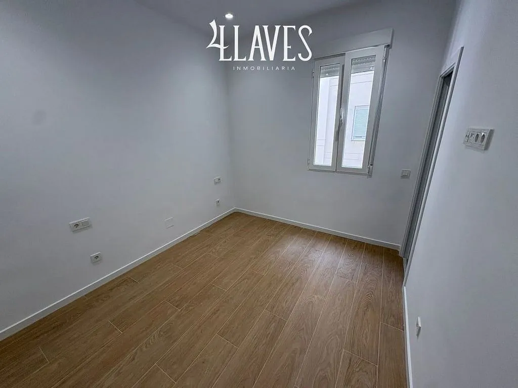 Toad - Modernised Flat with Balcony in Atocha