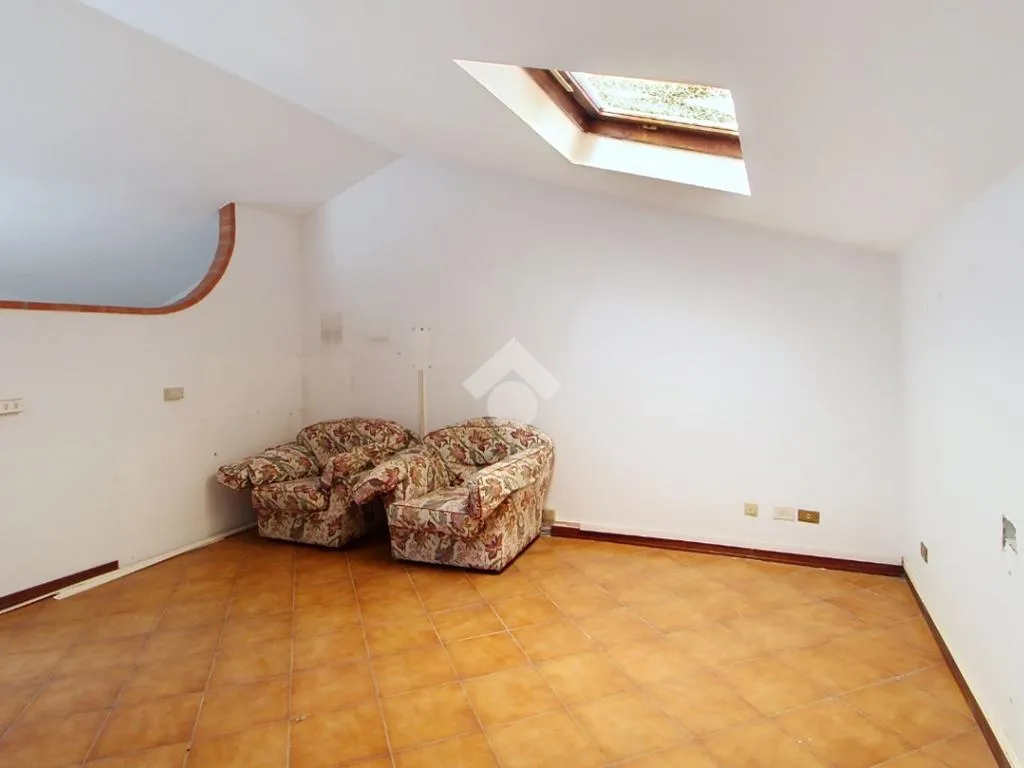 Stanze - Quadrilocale with Private Balcony in Pisa