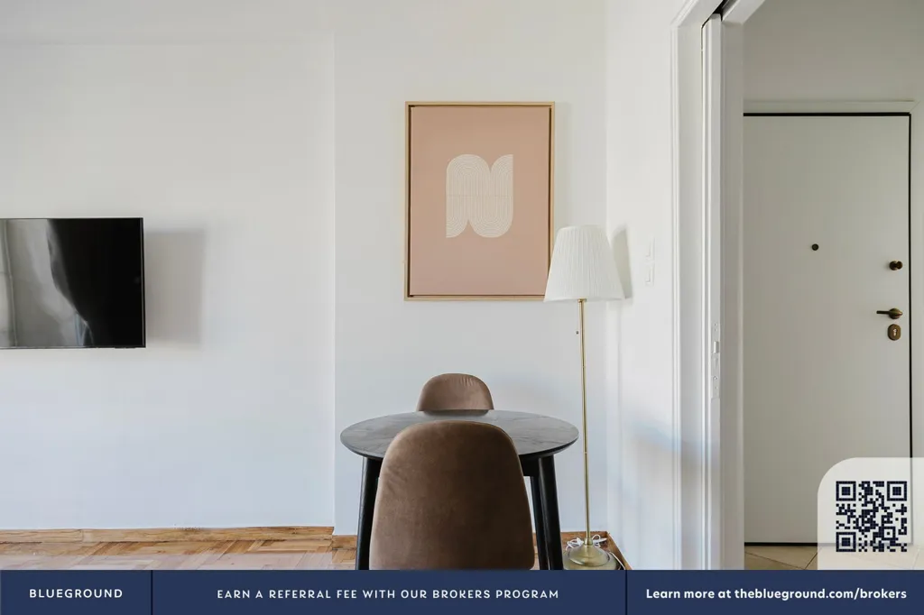 Söögituba - Furnished Apartment with Elevator in Athens