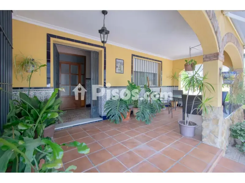 Terrass - Chalet with Extensive Garden in Nuevo Bulevar