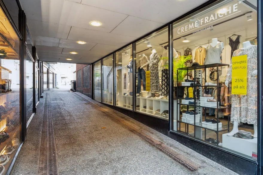 Extérieur - Retail Unit in Viborg's Prime Location