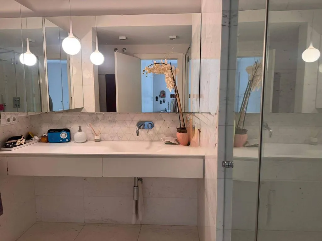 Bathrooms - Luxury Flat with Pool on Arroyofresno Street, Madrid