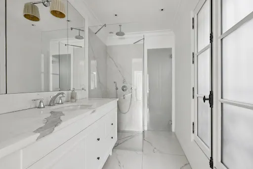 Salles de bain - Appartement de Luxe avec Balcons Filants à Paris 7ᵉ