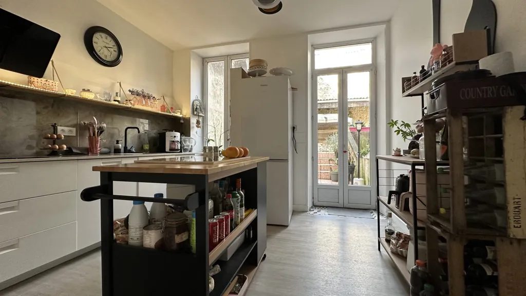 Köök - Renovated Duplex with Patio in Rochefort