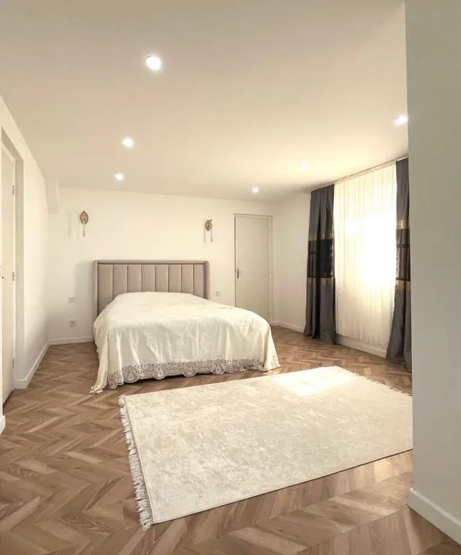 Chambres - Maison Rénovée avec Terrasse à Noyon