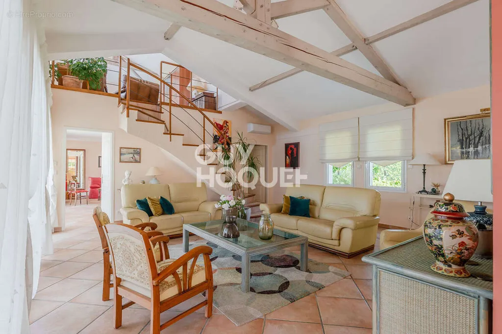 Elutuba - Architectural Villa with Pool on Rochetaillée Heights