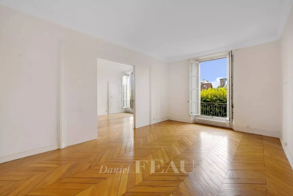 Toad - Luxury Flat with Period Features in Versailles