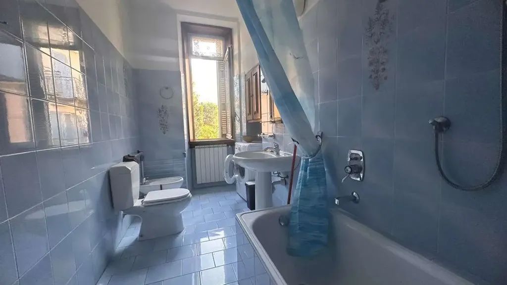 Vannitoad - Luxury Lake View Apartment in Porlezza