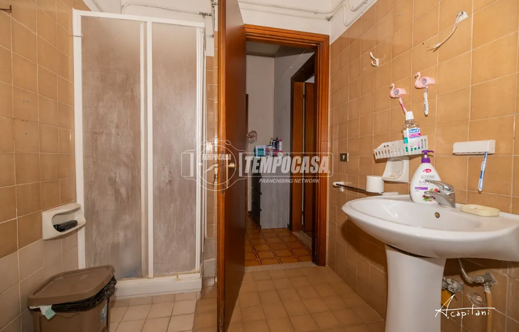Salles de bain - Ground Floor Apartment with Garage in Limidi