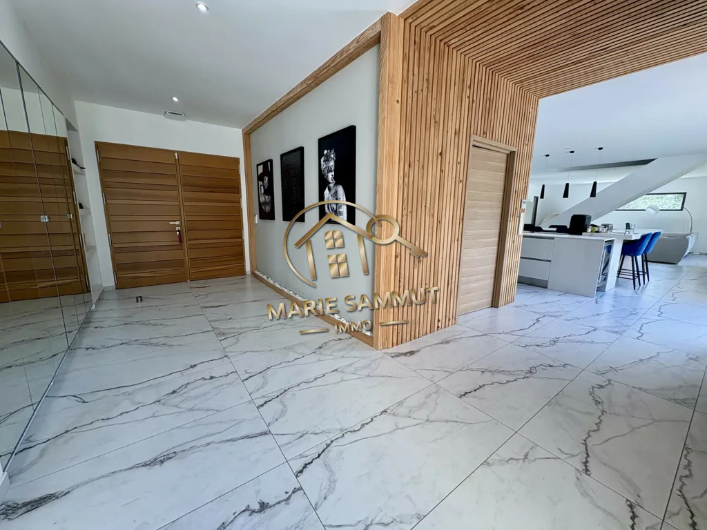 hallway_entrance