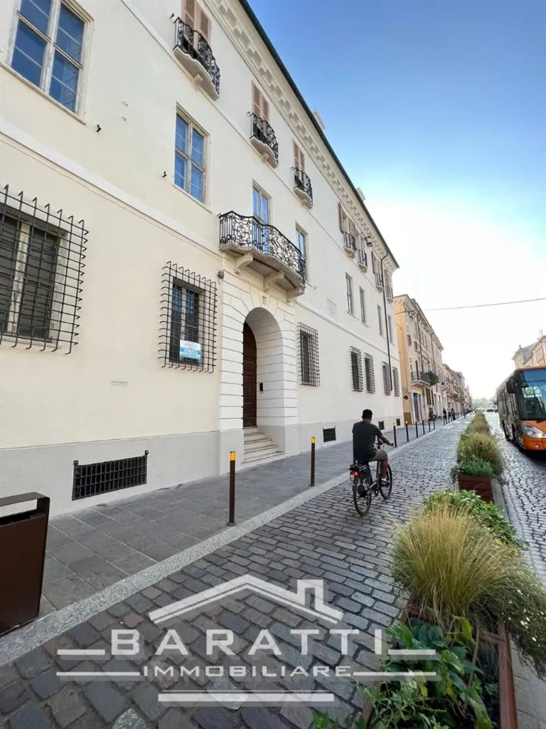 Exterior - Ground Floor Apartment with Balcony in Mantua
