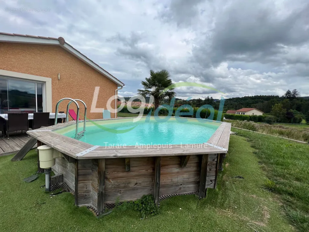Bassein - Villa with Pool near Amplepuis