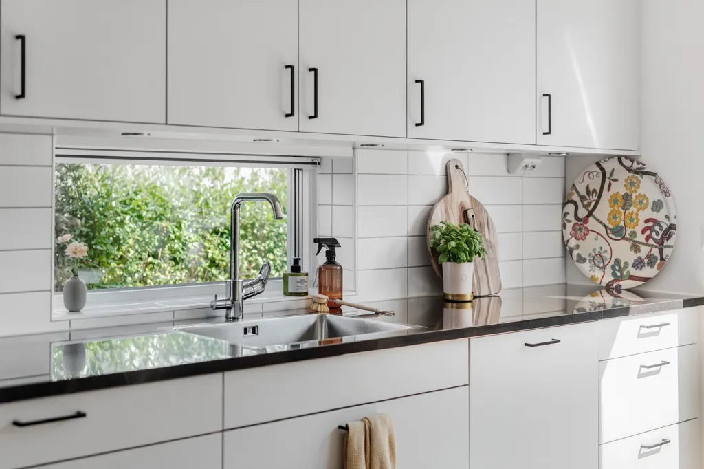 Kitchen - Modern Villa with Garden in Sunny Location