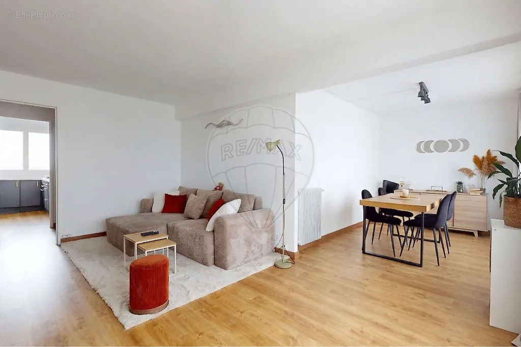 Soggiorno - South-Facing Flat with Balcony in Olivet